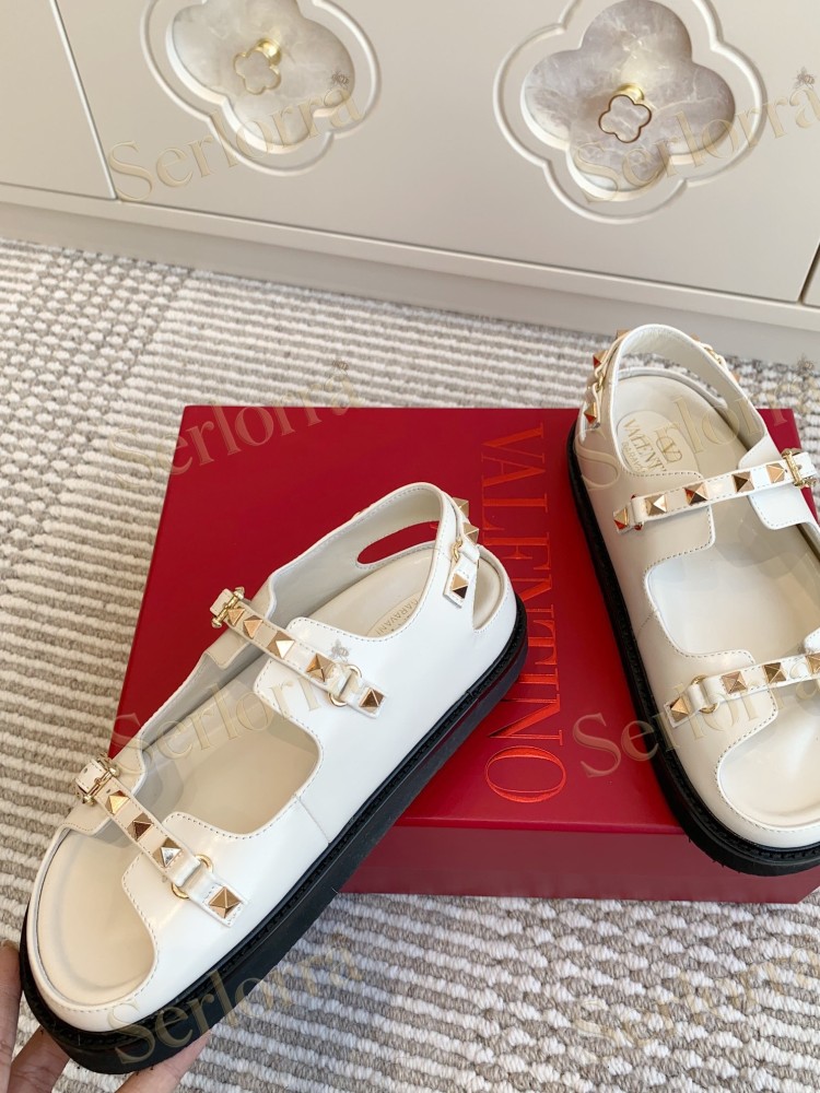 VALENTINO GARAVANI ROCKSTUD FLAT SANDALS