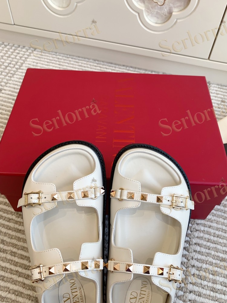 VALENTINO GARAVANI ROCKSTUD FLAT SANDALS
