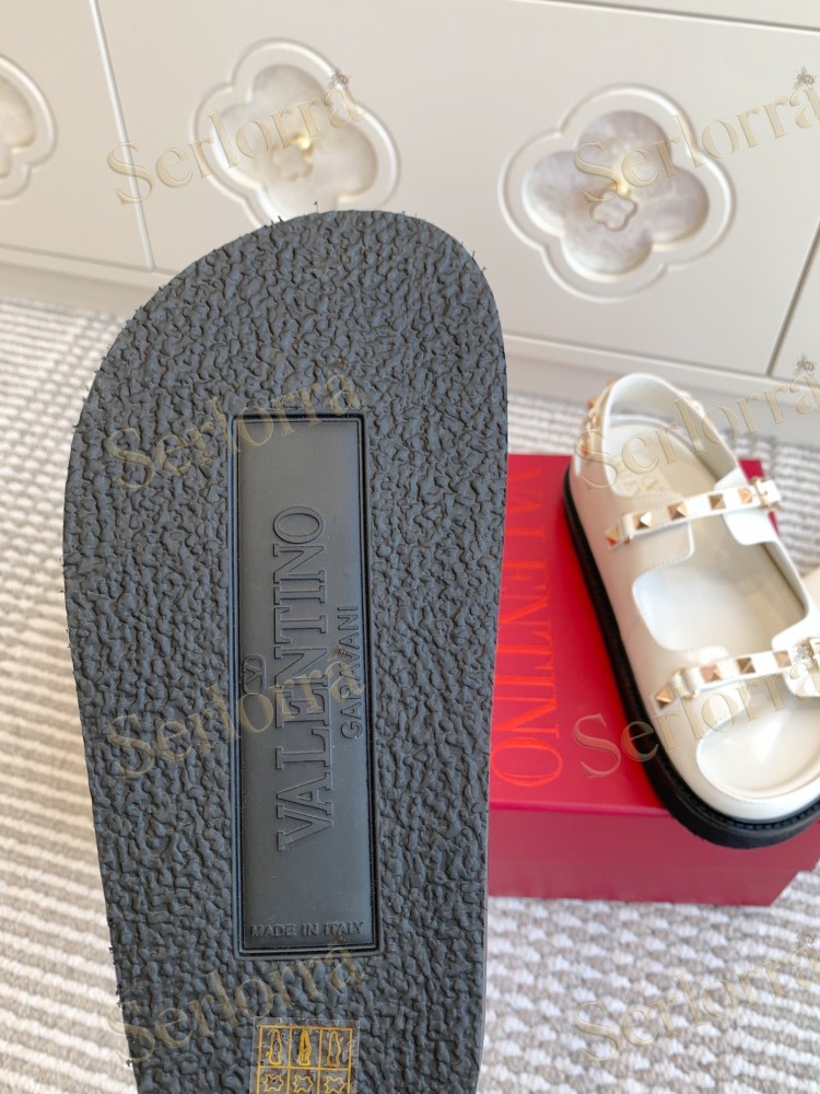 VALENTINO GARAVANI ROCKSTUD FLAT SANDALS