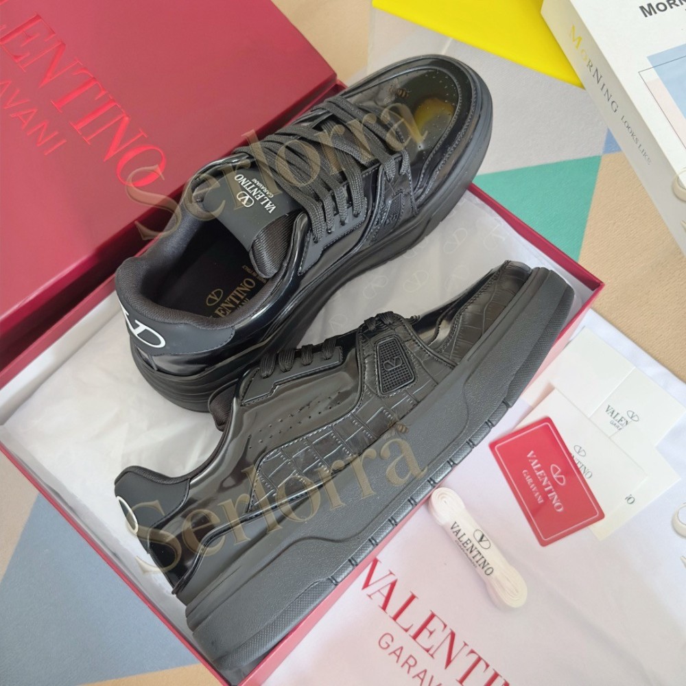 VALENTINO GARAVANI VLOGO LOW-TOP SNEAKERS