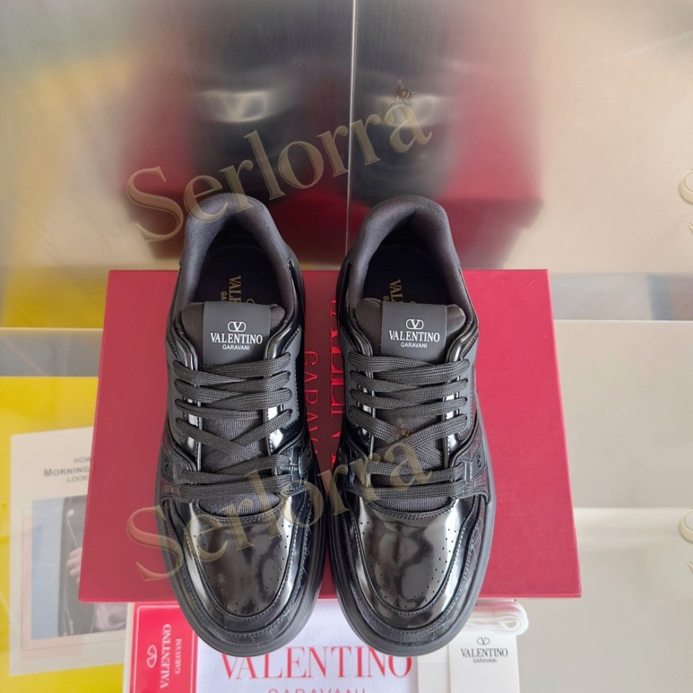 VALENTINO GARAVANI VLOGO LOW-TOP SNEAKERS
