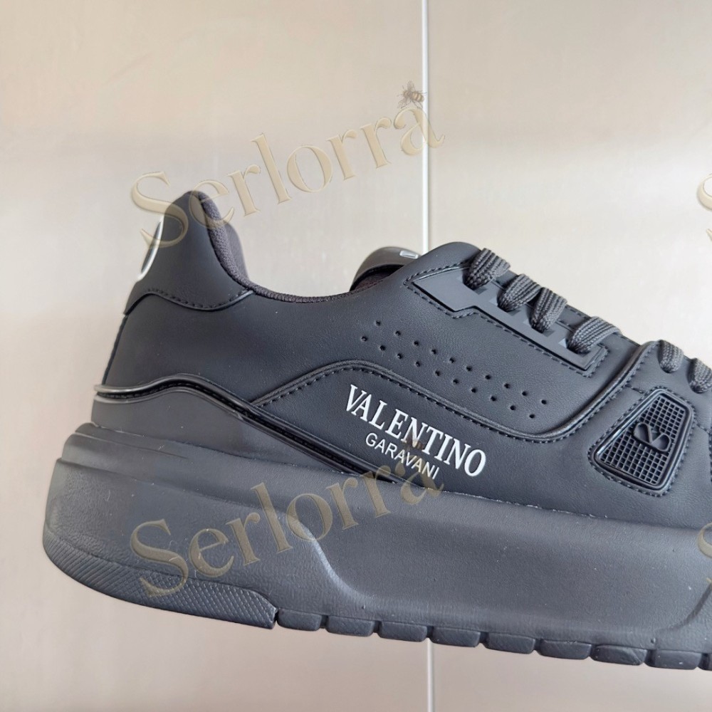 VALENTINO GARAVANI VLOGO LOW-TOP SNEAKERS