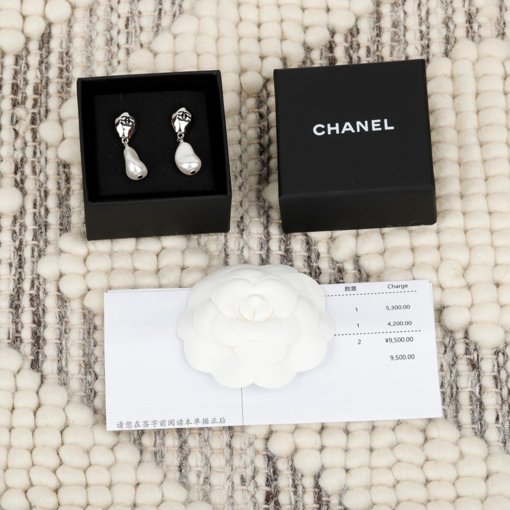 CHANEL CC LOGO BAROQUE PEARL DROP EARRINGS