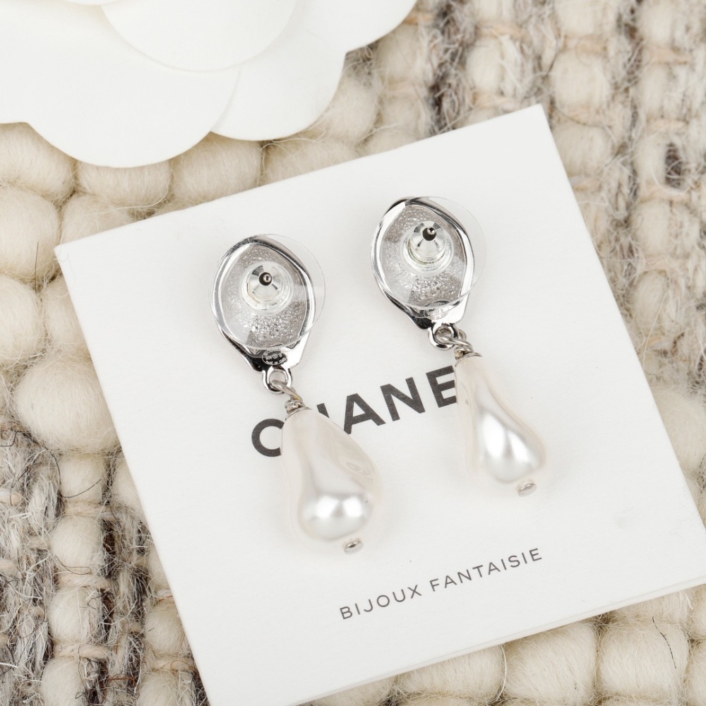 CHANEL CC LOGO BAROQUE PEARL DROP EARRINGS