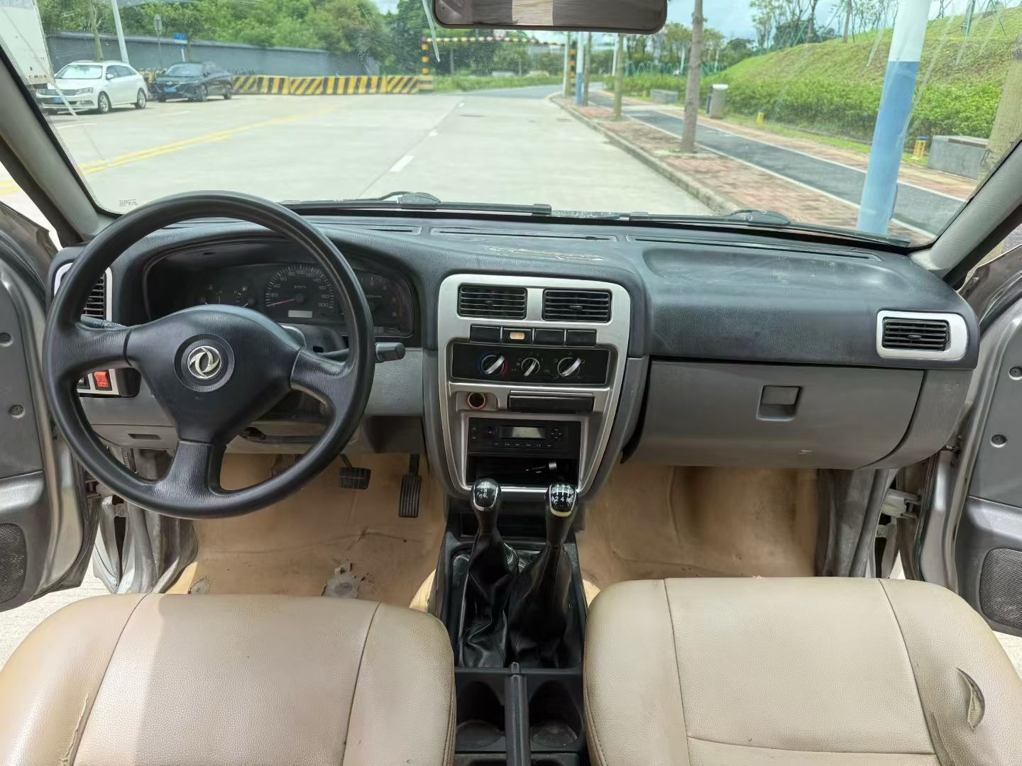 2015 Dongfeng Pickup 2.8T P68 4WD Luxury | 60000KM Manual Used Truck For Export