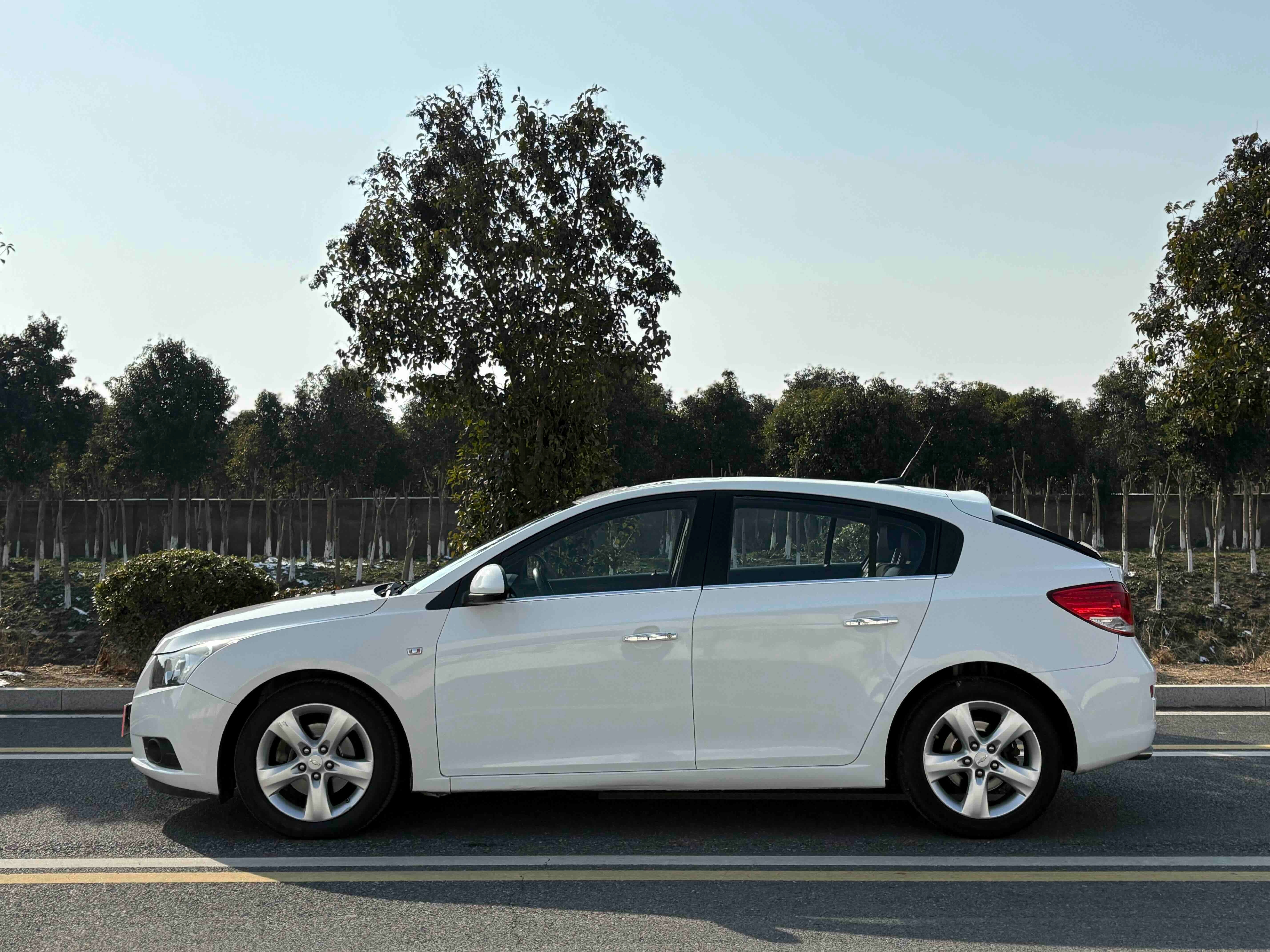 2013 Chevrolet Cruze Hatchback 1.6T AT | 112000KM White Used Car For Export