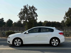 2013 Chevrolet Cruze Hatchback 1.6T AT | 112000KM White Used Car For Export