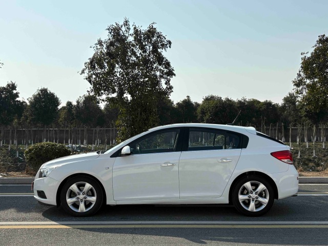 2013 Chevrolet Cruze Hatchback 1.6T AT | 112000KM White Used Car For Export