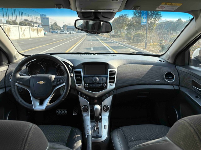 2013 Chevrolet Cruze Hatchback 1.6T AT | 112000KM White Used Car For Export