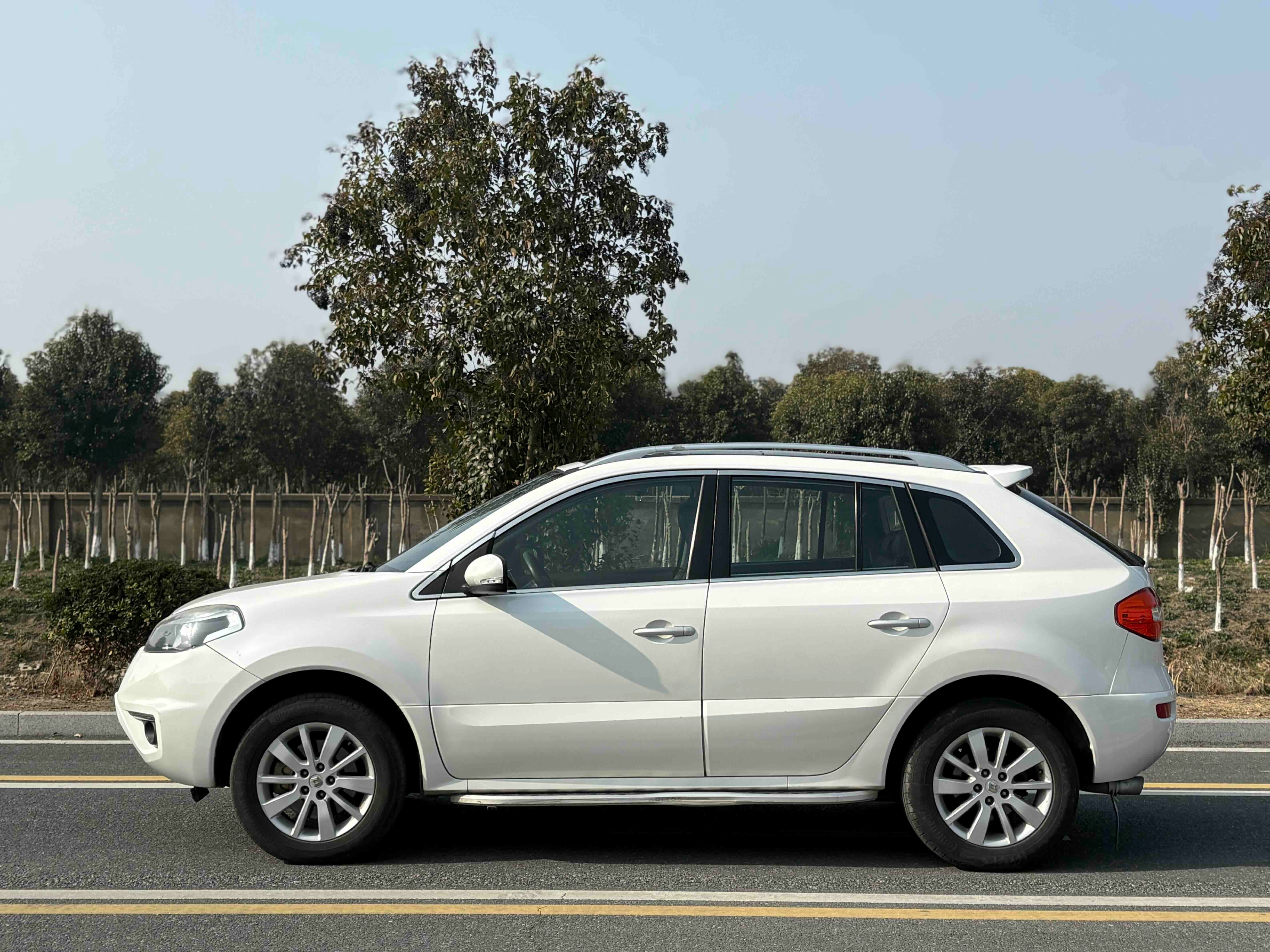 2014 Imported Renault Koleos 2.0L 2WD Comfort | 153000KM White/Black Used SUV For Export