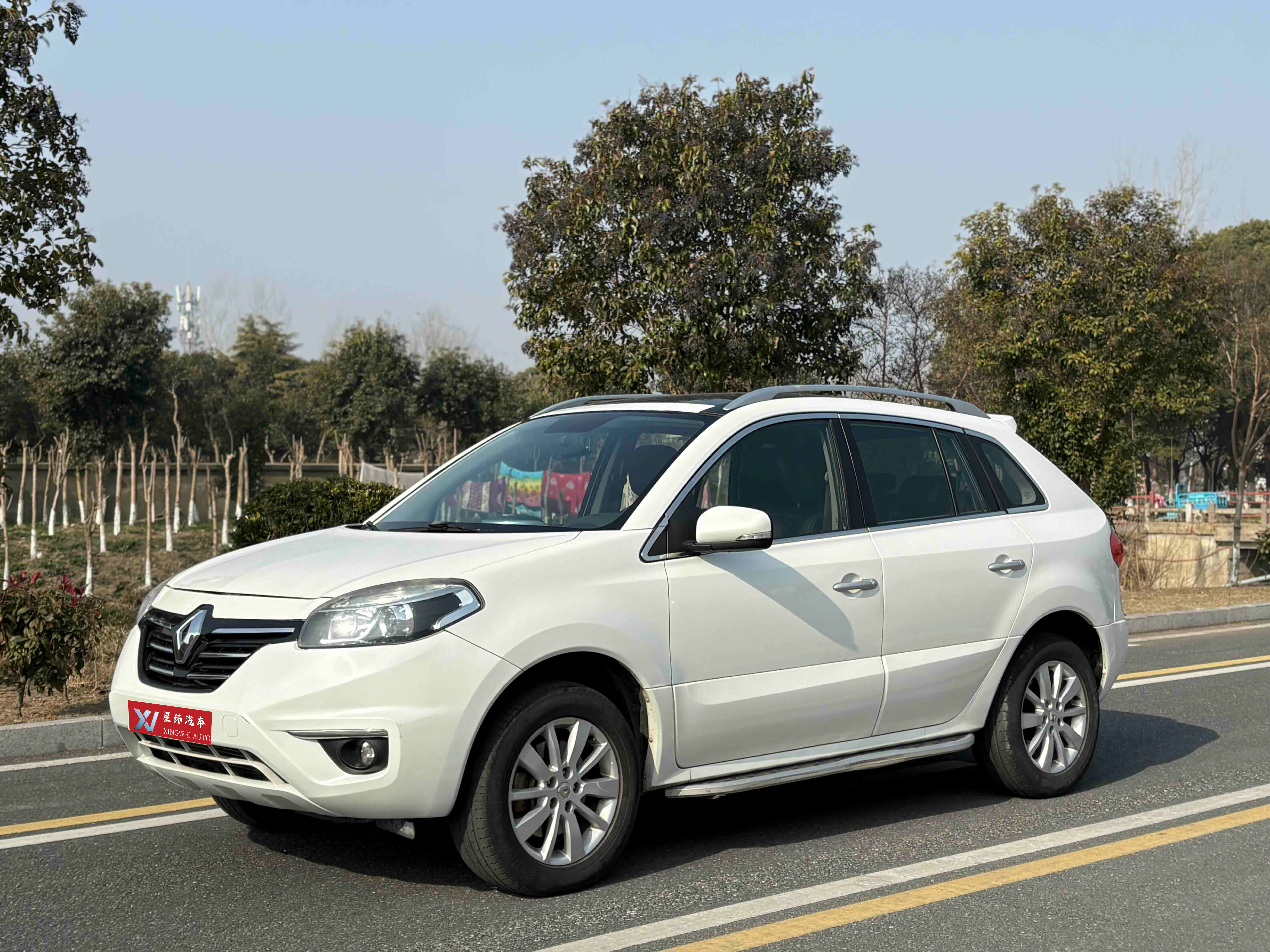 2014 Imported Renault Koleos 2.0L 2WD Comfort | 153000KM White/Black Used SUV For Export