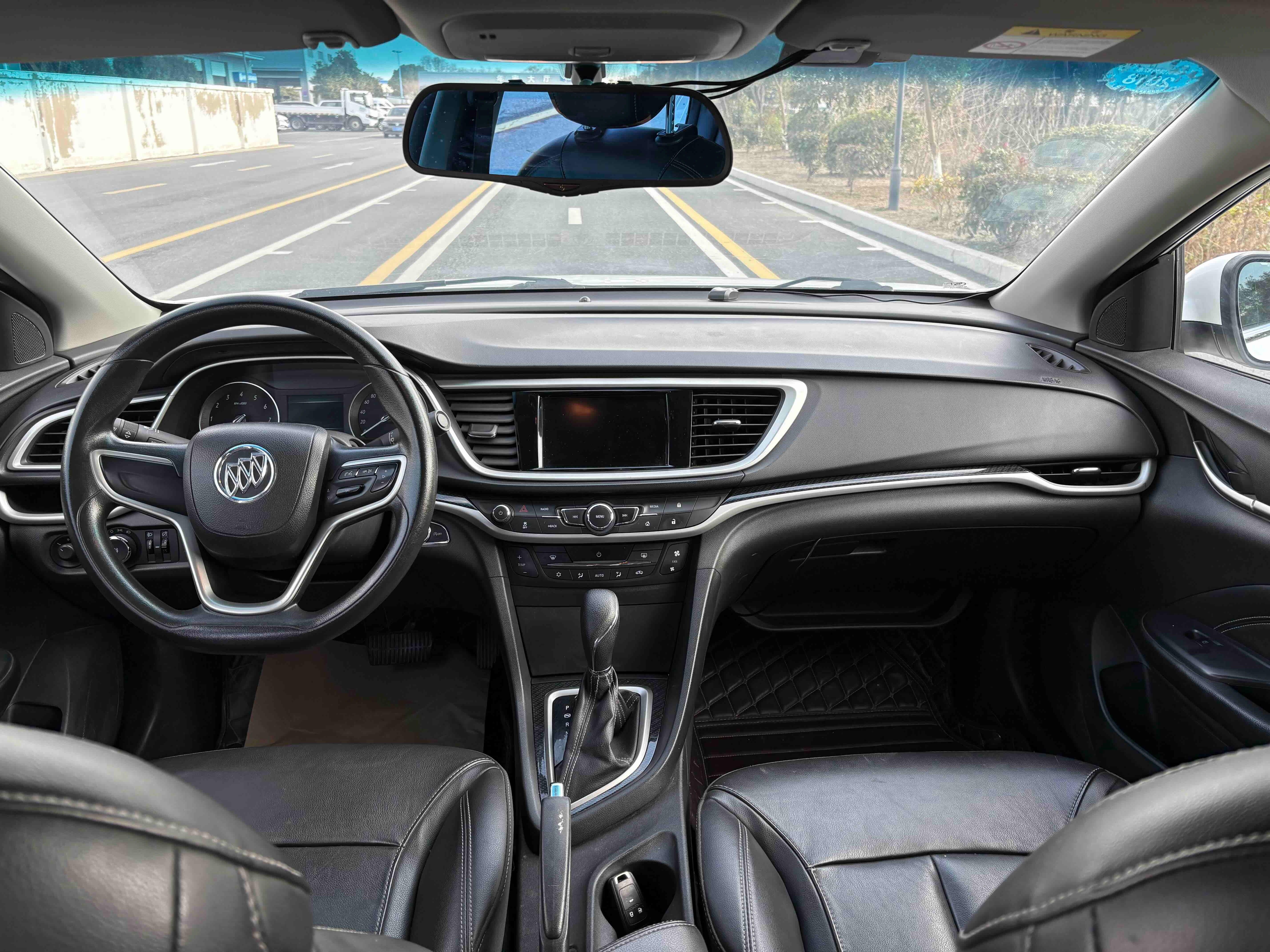 2015 Buick Excelle 15N Auto Luxury | 146000KM White/Black Used Sedan For Export