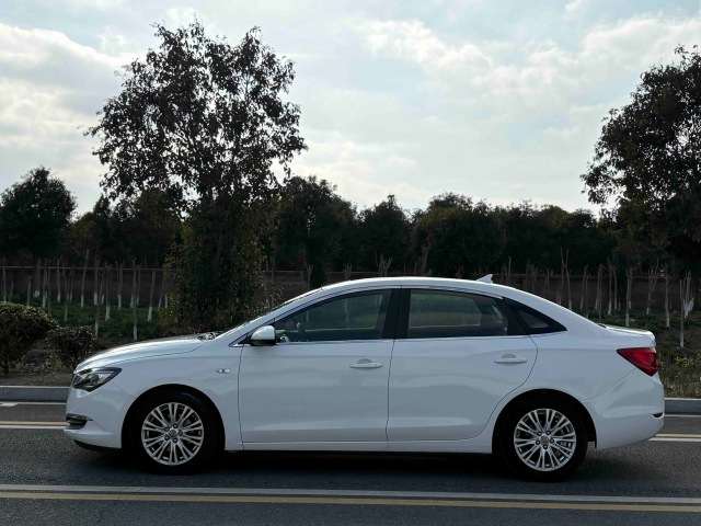 2015 Buick Excelle 15N Auto Luxury | 146000KM White/Black Used Sedan For Export