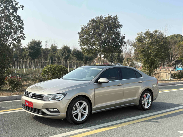 2017 Volkswagen Lamando 280TSI DSG | 107700KM Gold/Beige Used Sedan For Export