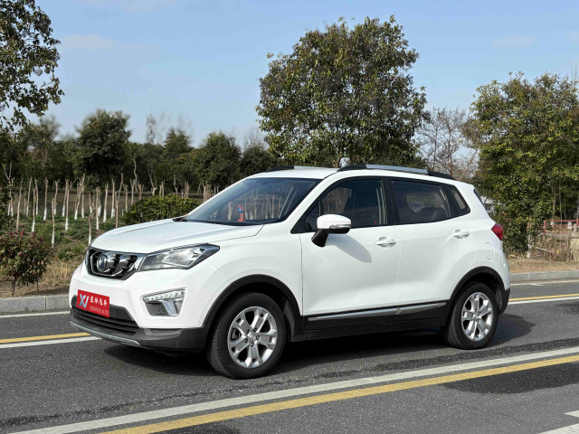 2016 Changan CS15 1.5L Auto Fashion | 67000KM White/Black-Red Used SUV For Export