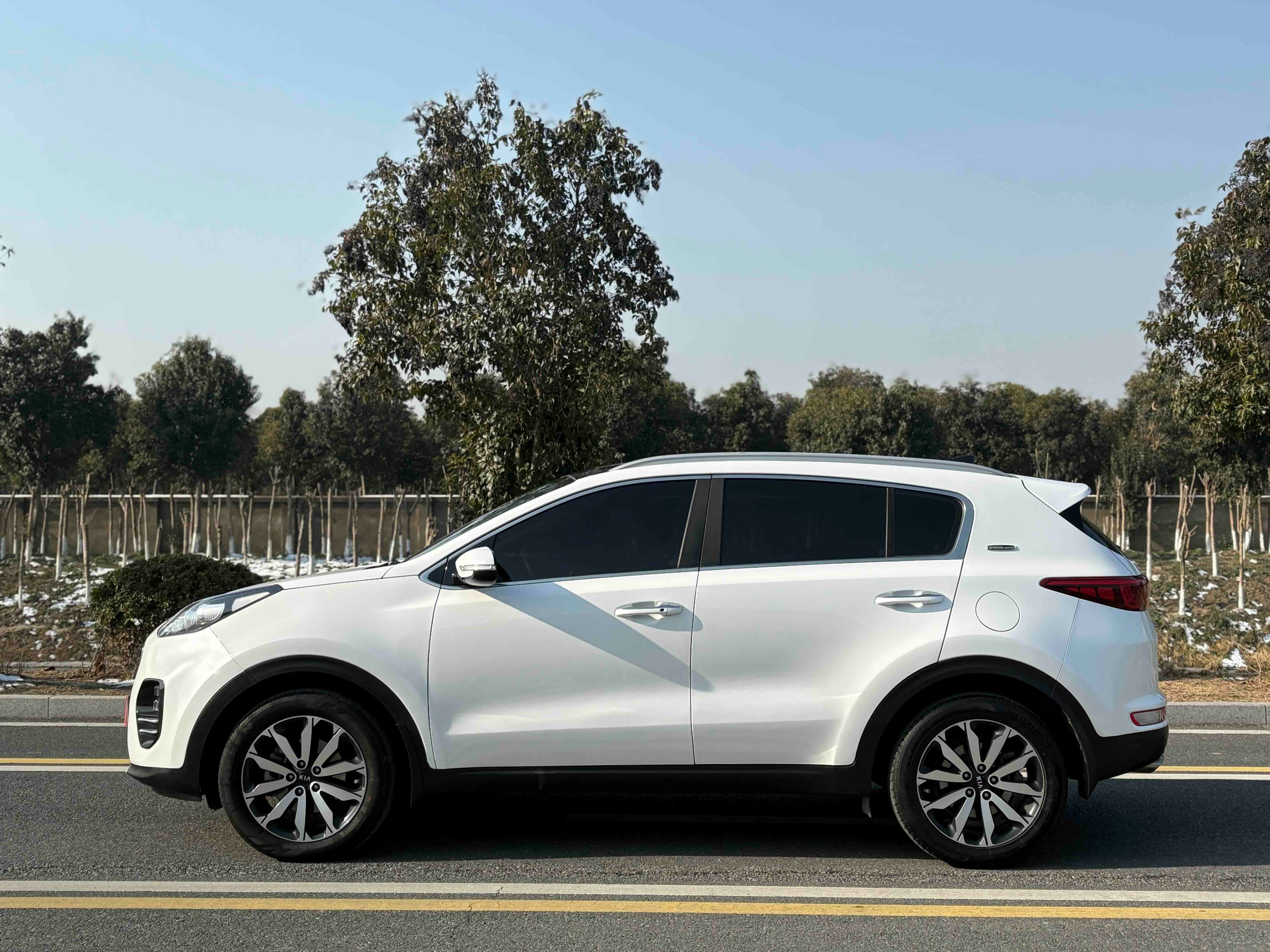 2017 Kia KX5 1.6T 2WD 15th Anniv DLX | 141000KM White/Black Used SUV For Export
