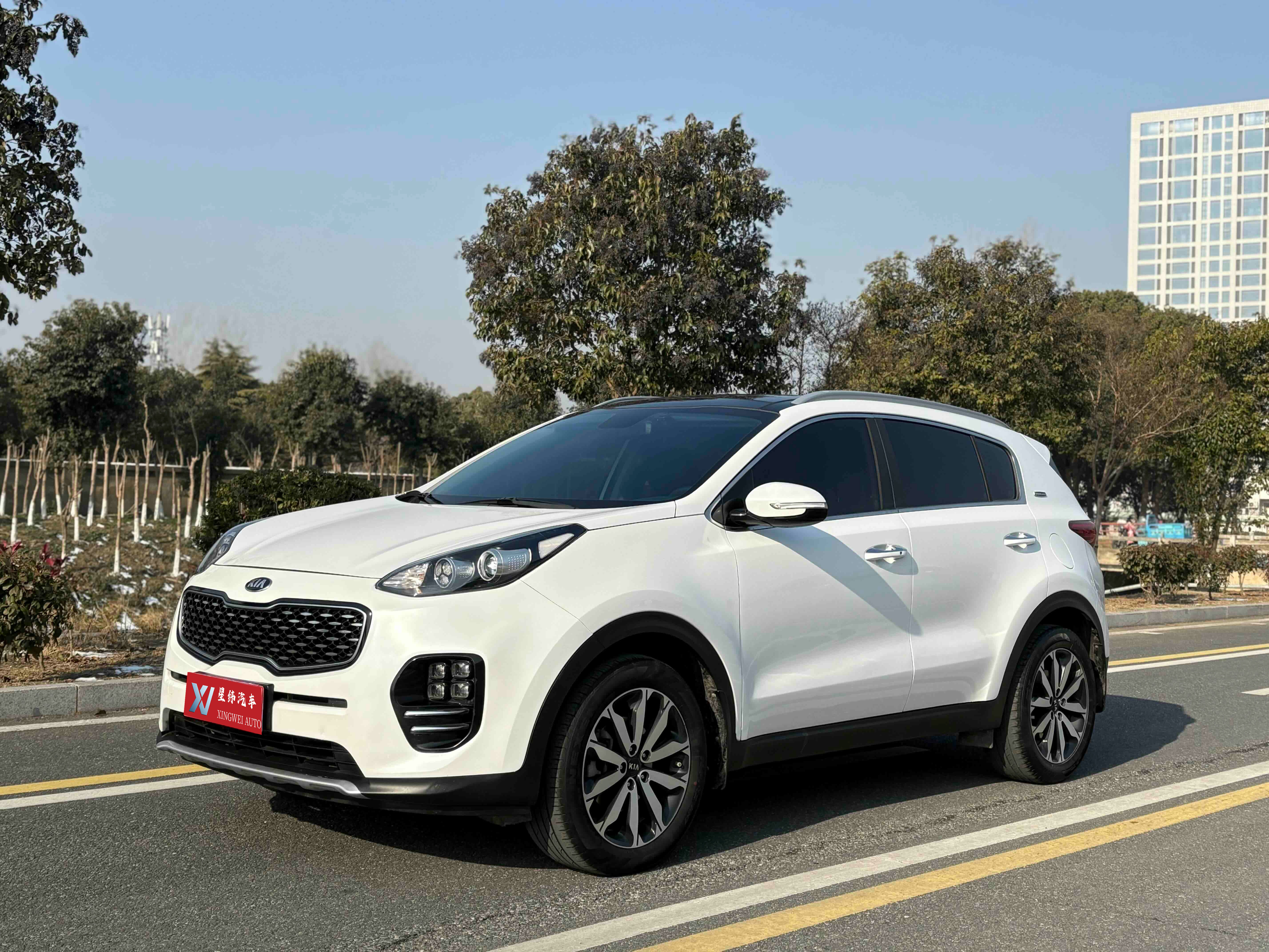 2017 Kia KX5 1.6T 2WD 15th Anniv DLX | 141000KM White/Black Used SUV For Export