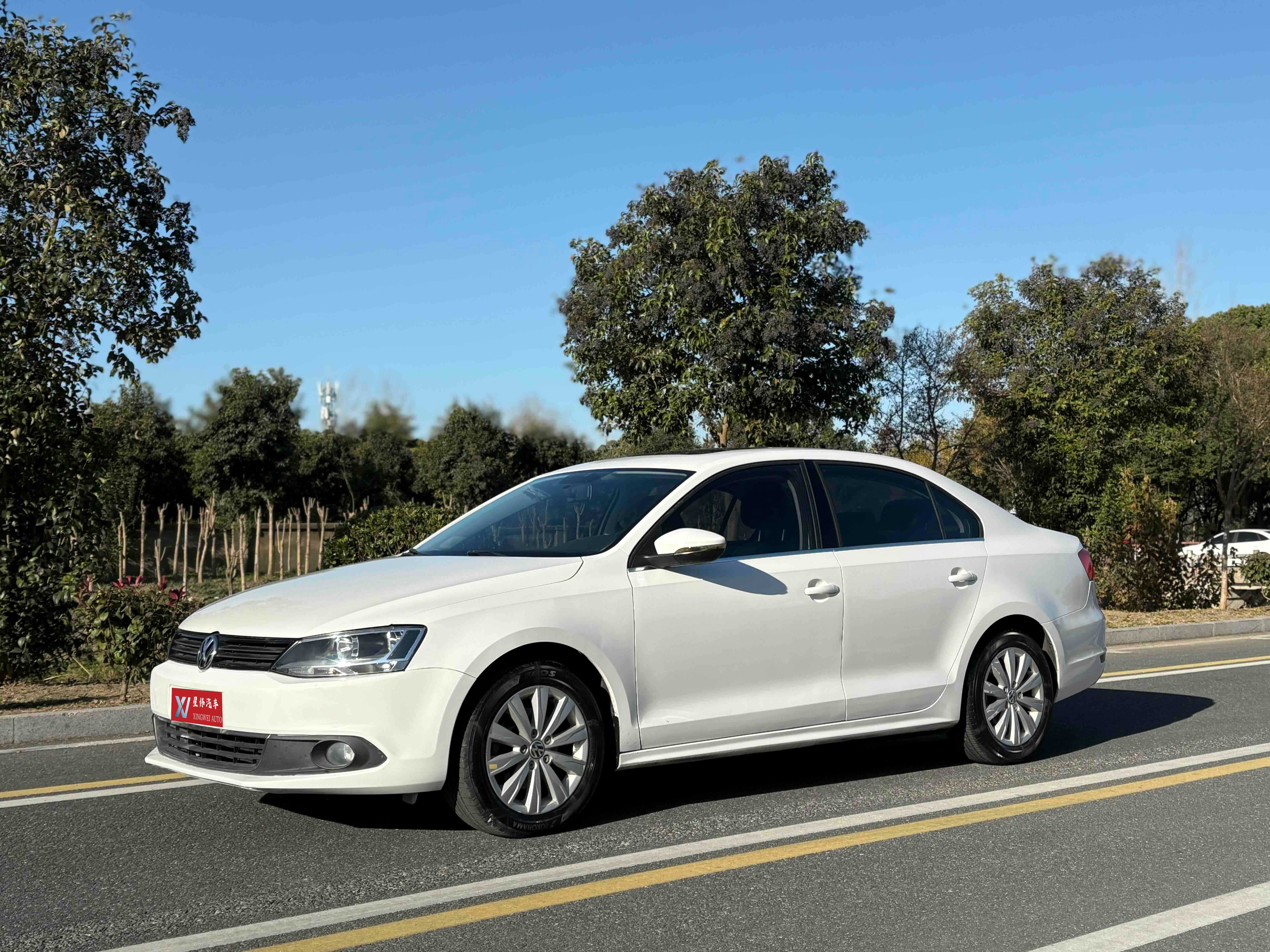2015 Volkswagen Sagitar 1.6L Auto | 138000KM White Used Sedan For Export