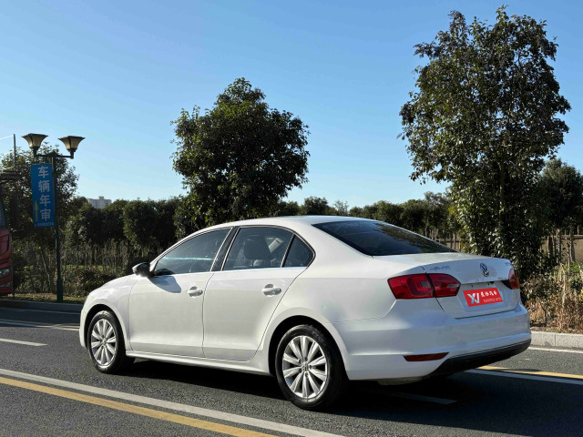2015 Volkswagen Sagitar 1.6L Auto | 138000KM White Used Sedan For Export