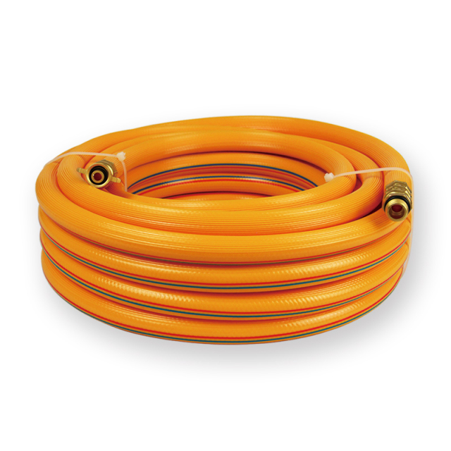 Садовый шланг из ПВХ, не подверженный скручиванию.