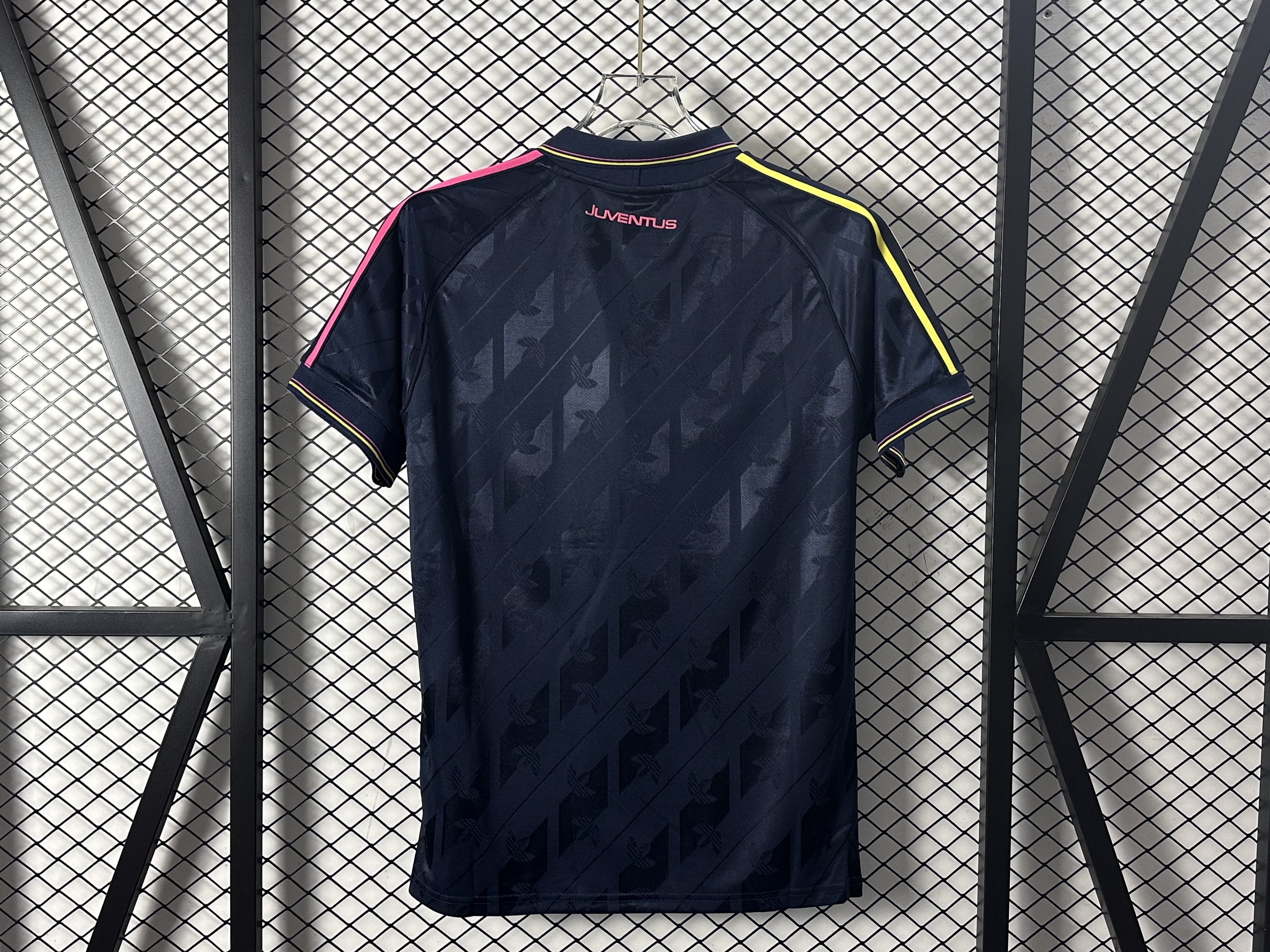 2024/25 Juventus Retro Special Edition
