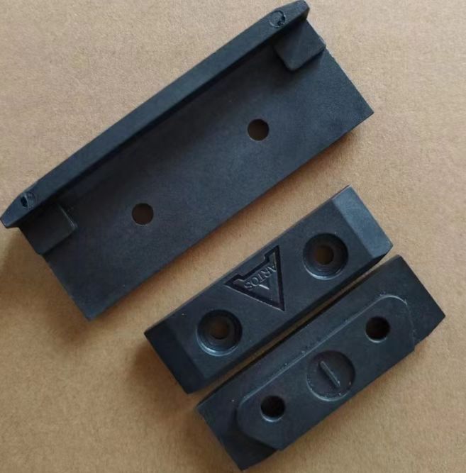 Artos Stenter Machine Spare Parts PEEK/Carbon Fiber Wear-Resisting Sliding Pad Slider With 1 Big 2 Small Slides 4 Brass Rivet
