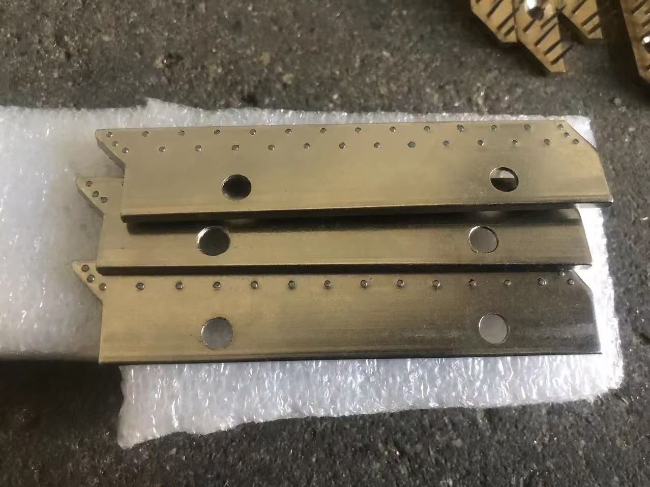 Copper Nickel Plating Pinplate Pin Bar Hole Center Distance 52mm