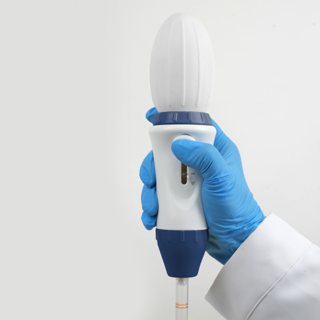 Large-Capacity Manual Pipette ControllerIlabcarta Technology Co., Ltd.