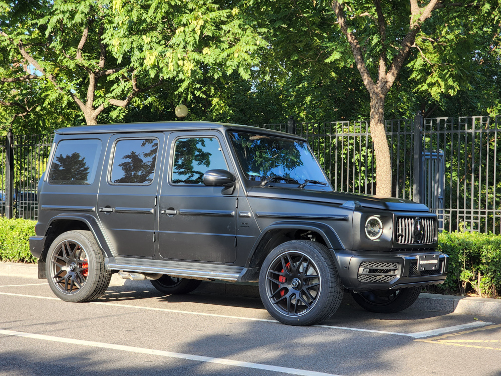 Mercedes-Benz G63 4WD Luxury SUV