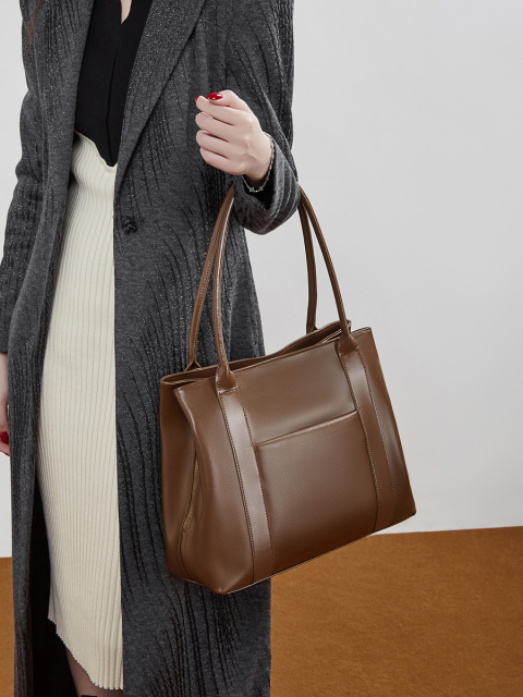 Wholesale Cowhide Large Capacity Retro Tote Bag Manufacturer | Custom Women's Commuter Shoulder Bag | Louis Bags