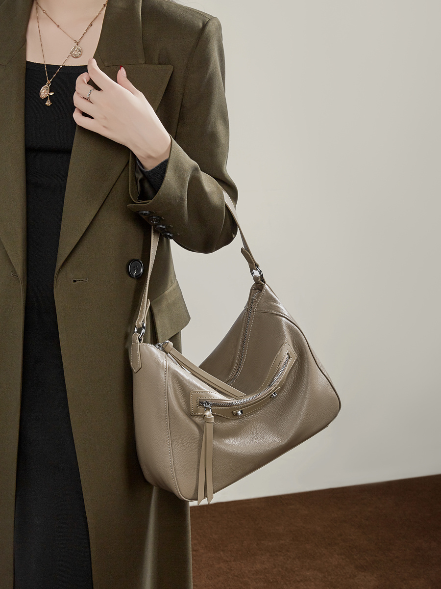 Wholesale Korean Version Large Capacity Shoulder Bag Manufacturer | Custom Versatile Underarm Crossbody Bag | Louis Bags