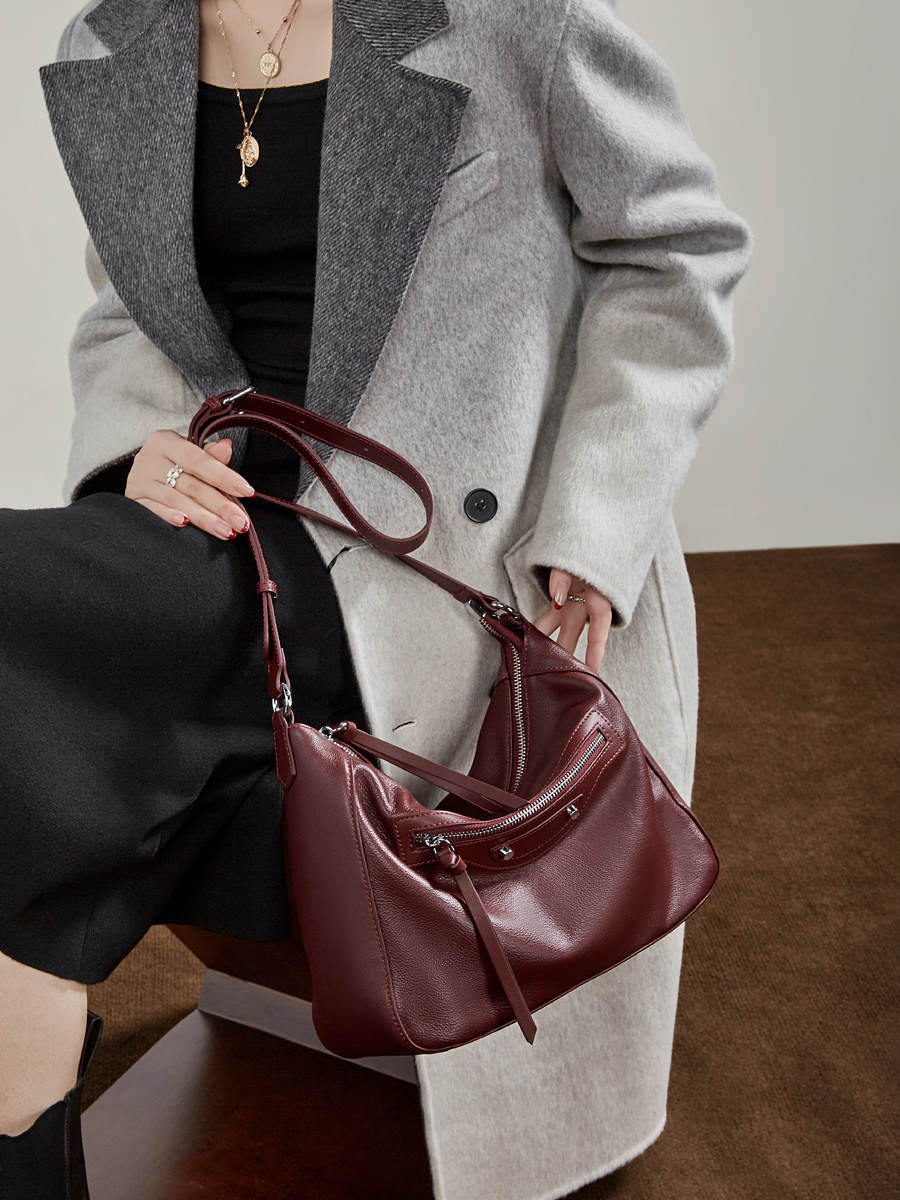 Wholesale Korean Version Large Capacity Shoulder Bag Manufacturer | Custom Versatile Underarm Crossbody Bag | Louis Bags