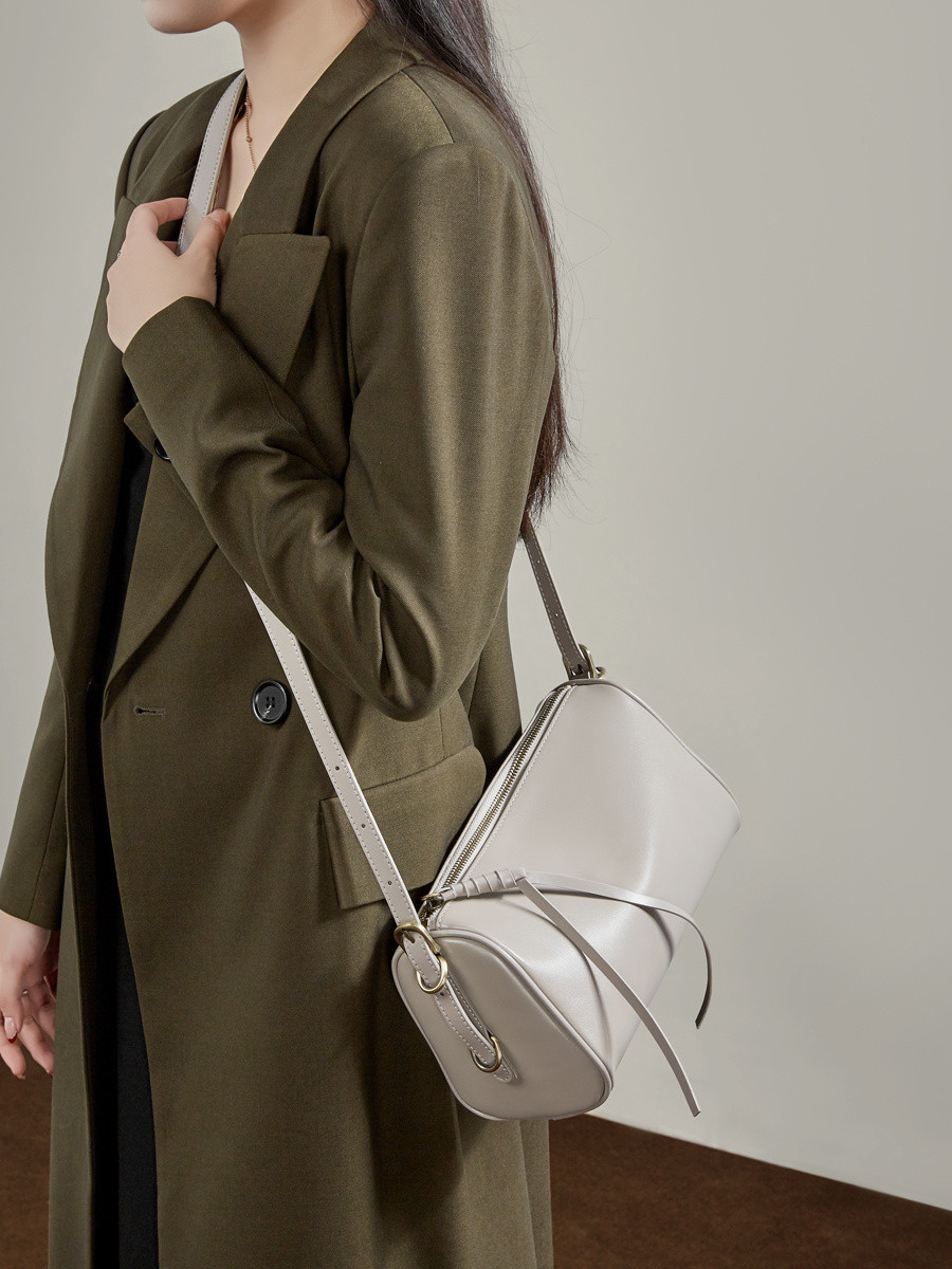 Women's Vegetable Tanned Genuine Leather Pillow Bag 2026, Large Capacity Tote Shoulder Crossbody Handbag Spring Summer New Arrival