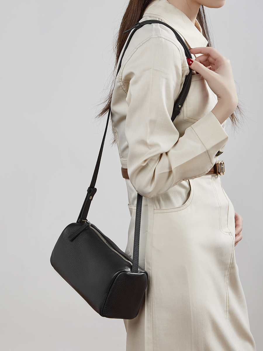 Genuine Leather Pillow Bag 2026, Women's Soft Cowhide Shoulder Crossbody Bag, Niche Designer Handbag for Daily Commute