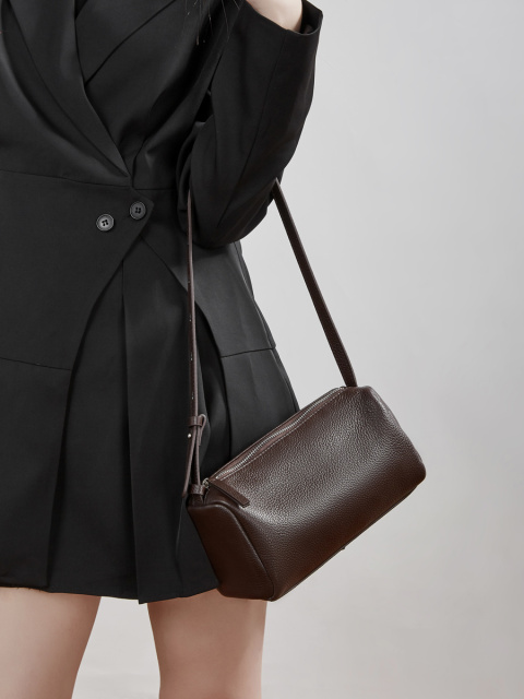 Genuine Leather Pillow Bag 2026, Women's Soft Cowhide Shoulder Crossbody Bag, Niche Designer Handbag for Daily Commute
