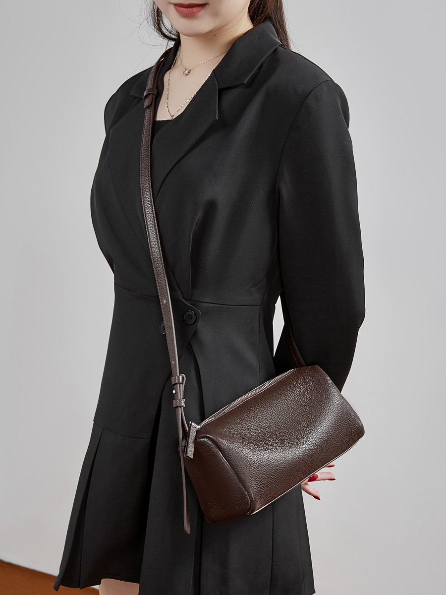 Genuine Leather Pillow Bag 2026, Women's Soft Cowhide Shoulder Crossbody Bag, Niche Designer Handbag for Daily Commute