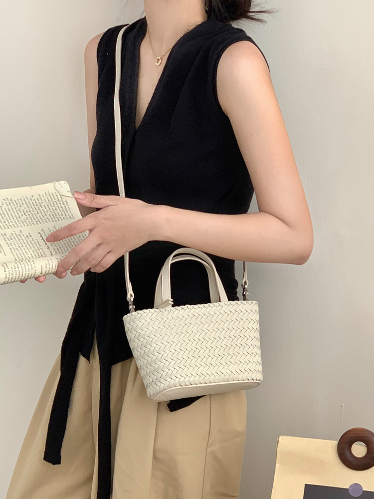 Custom Handmade Woven Leather Bucket Bag 2026 New Women's Genuine Leather Shoulder Bag for Vacation OEM ODM