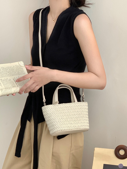 Custom Handmade Woven Leather Bucket Bag 2026 New Women's Genuine Leather Shoulder Bag for Vacation OEM ODM