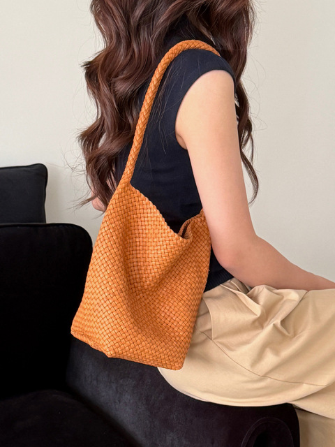 Custom Handmade Woven Leather Bucket Bag 2026 New Women's Genuine Leather Shoulder Bag for Vacation OEM ODM
