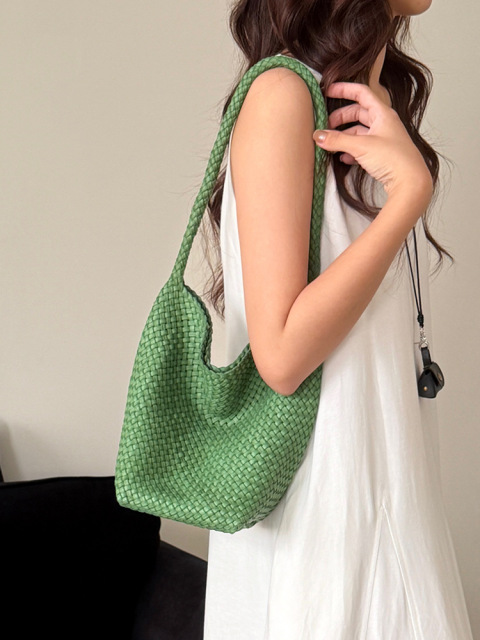Custom Handmade Woven Leather Bucket Bag 2026 New Women's Genuine Leather Shoulder Bag for Vacation OEM ODM