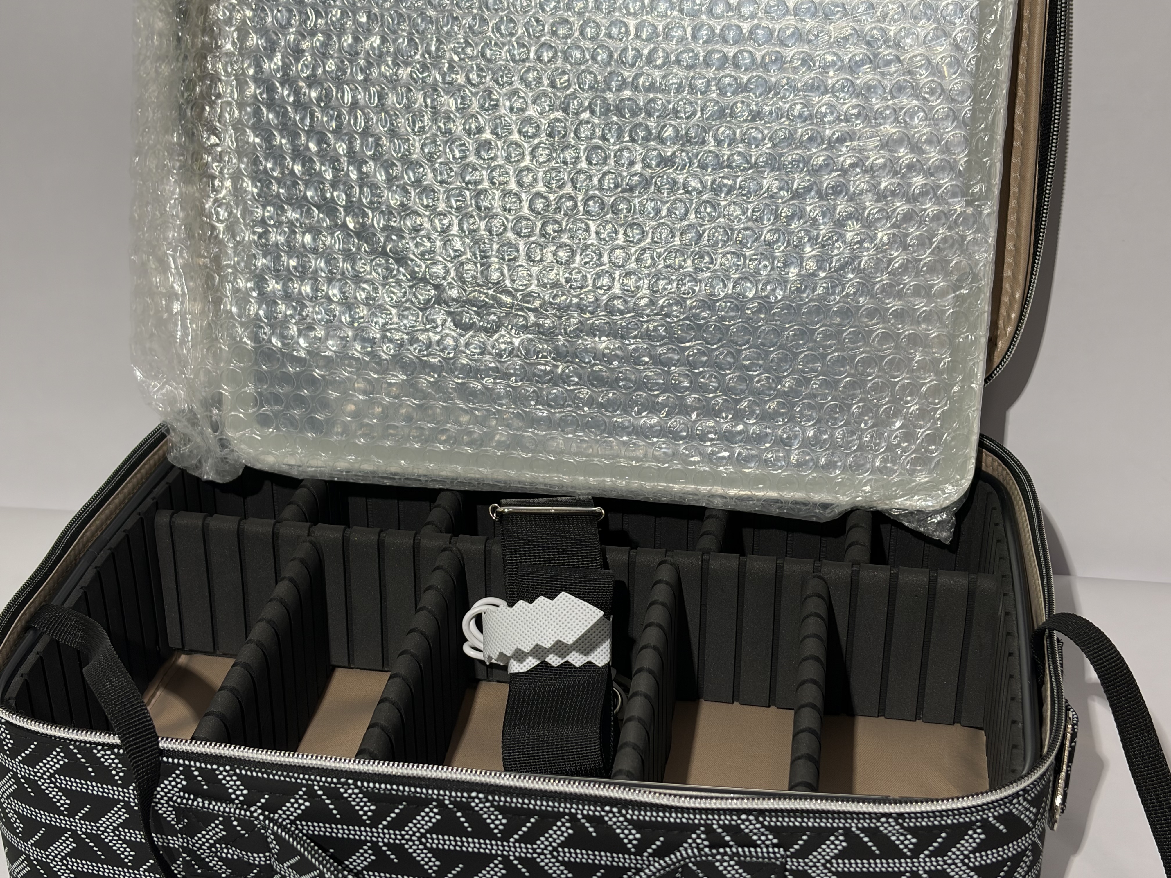 TechShield Pro LED Cosmetic Case – Food-Grade Silicone, Waterproof & Scratch-Resistant