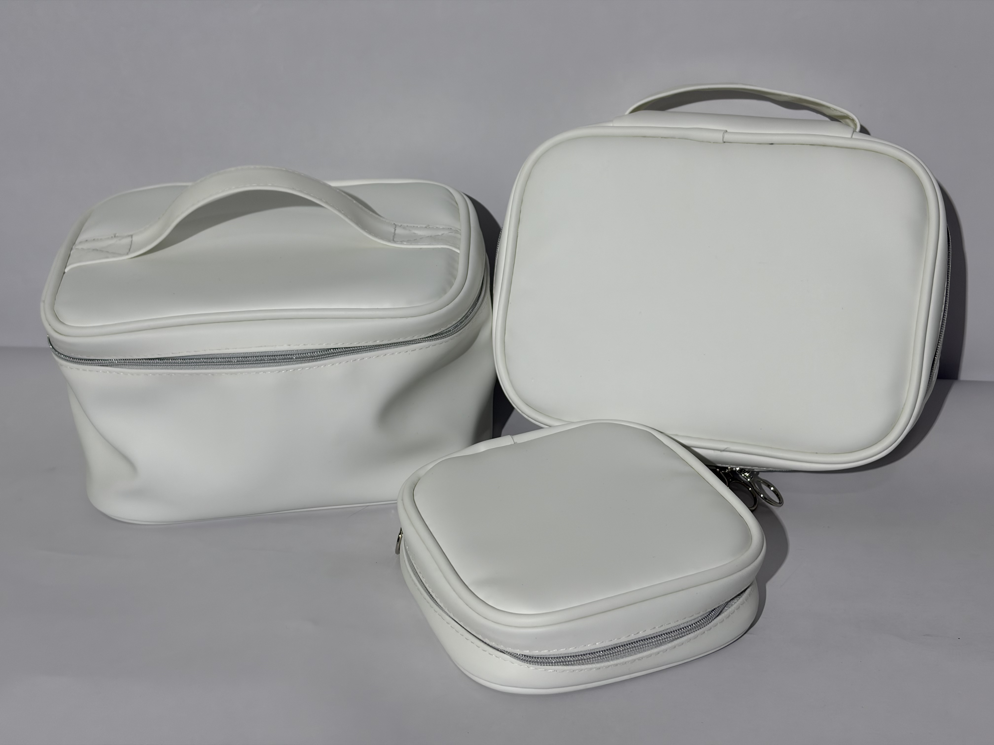 Advanced Tech Waterproof Silicone Makeup Bag – Food-Grade Cosmetic Pouch with Wipeable Lining