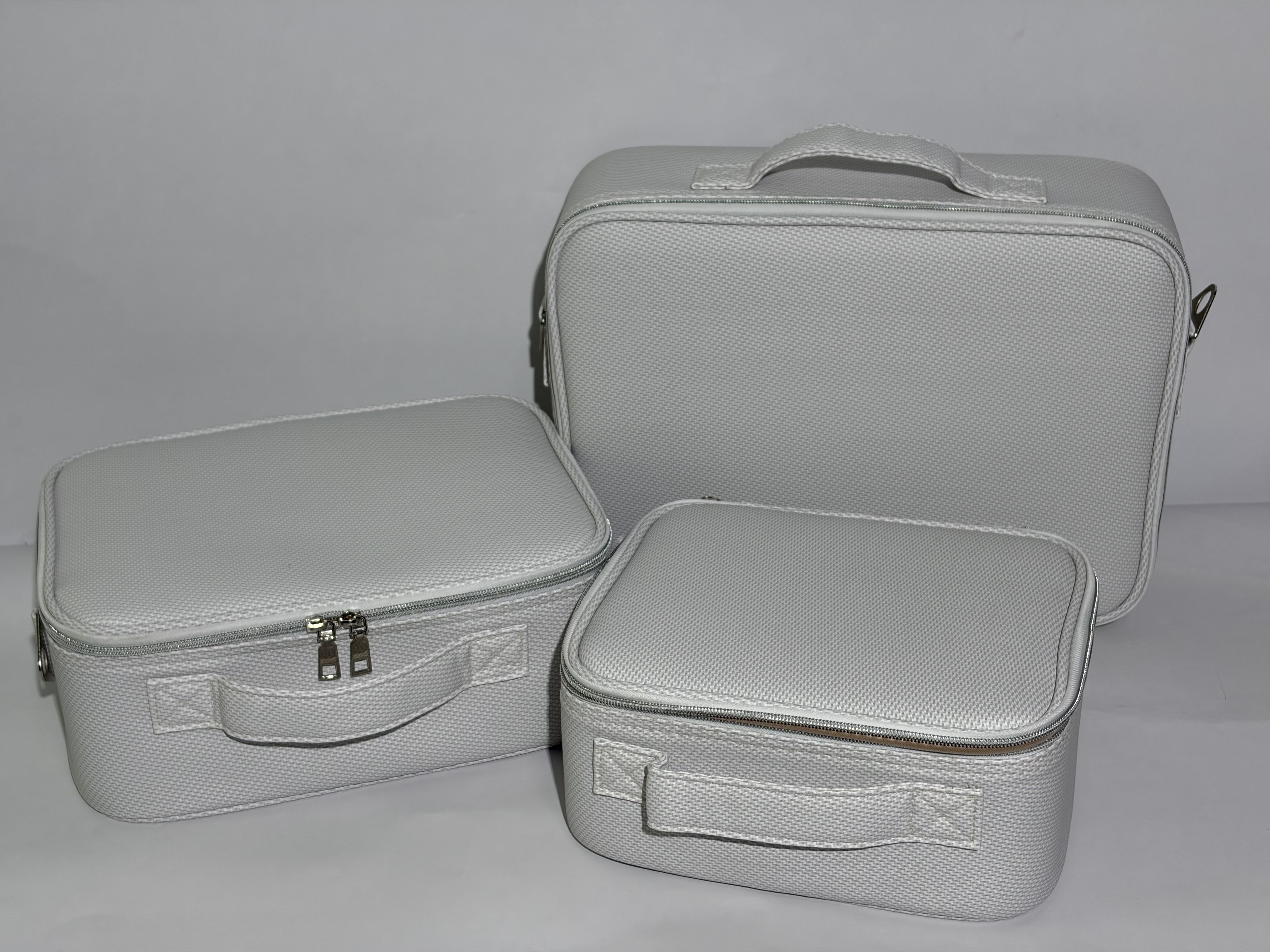 2026 New Travel Makeup Case with 3-Color LED Mirror | Food-Grade Silicone Waterproof Cosmetic Organizer