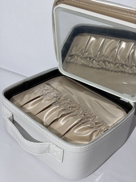 2026 New Travel Makeup Case with 3-Color LED Mirror | Food-Grade Silicone Waterproof Cosmetic Organizer