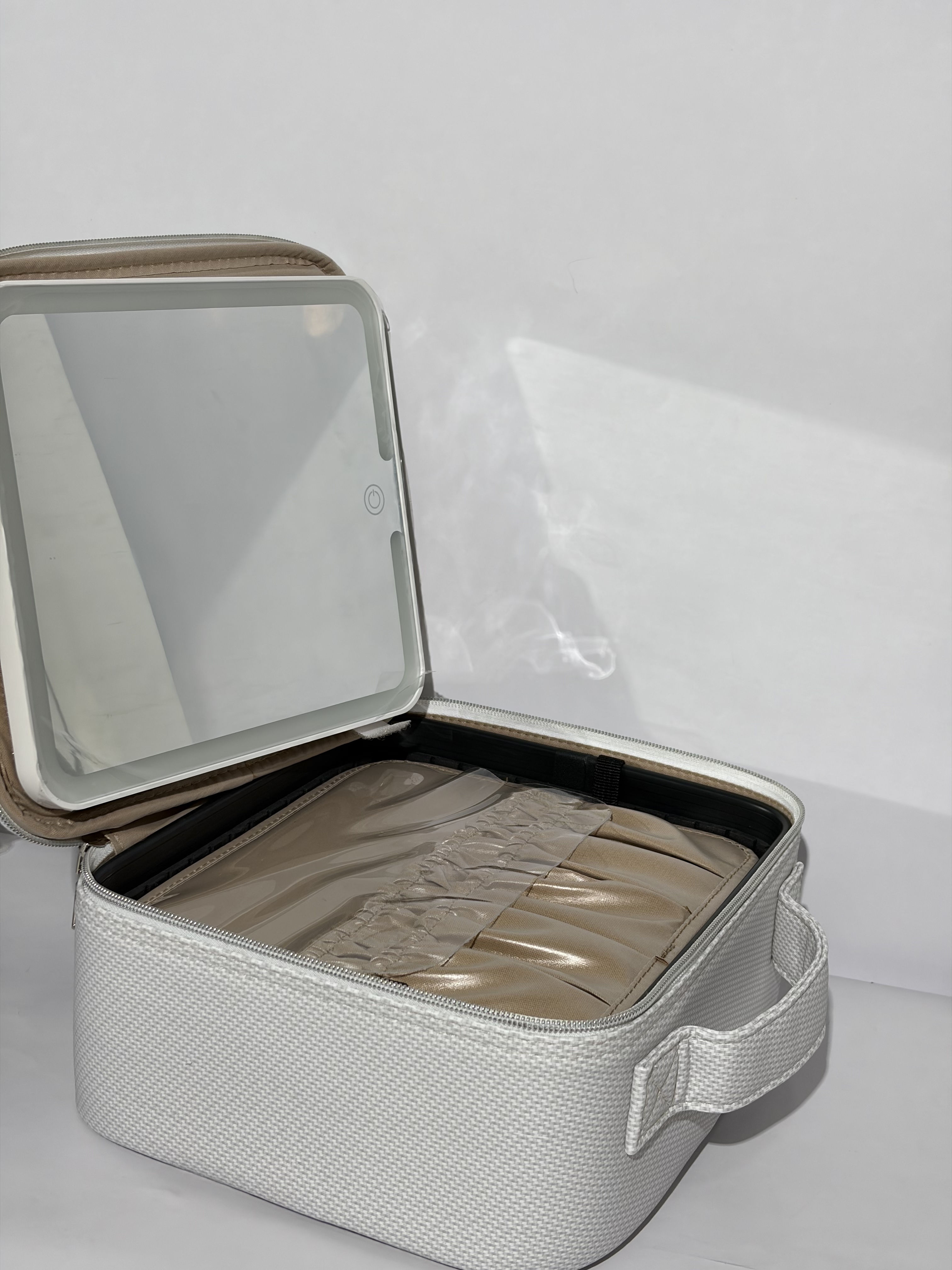 2026 New Travel Makeup Case with 3-Color LED Mirror | Food-Grade Silicone Waterproof Cosmetic Organizer