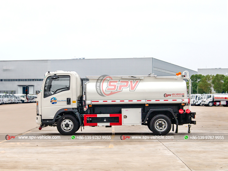 Howo 4X2 Fuel Transport Truck-Left
