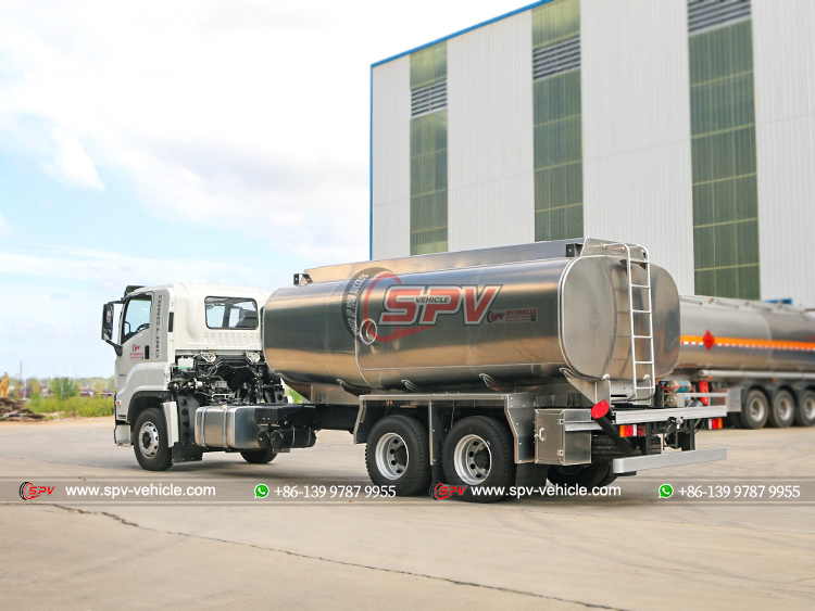 ISUZU GIGA 6x4 Gasoline Transport Truck - Rear Left