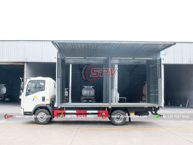 4x2 Wing-Type Truck HOWO - Left
