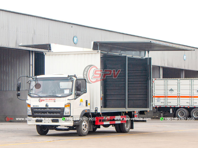 HOWO 4x2 Wing Truck
