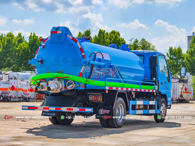 ISUZU 4,000L Sewage Suction Truck